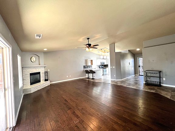 5th image of 427 Woodlands Meadow Ct
