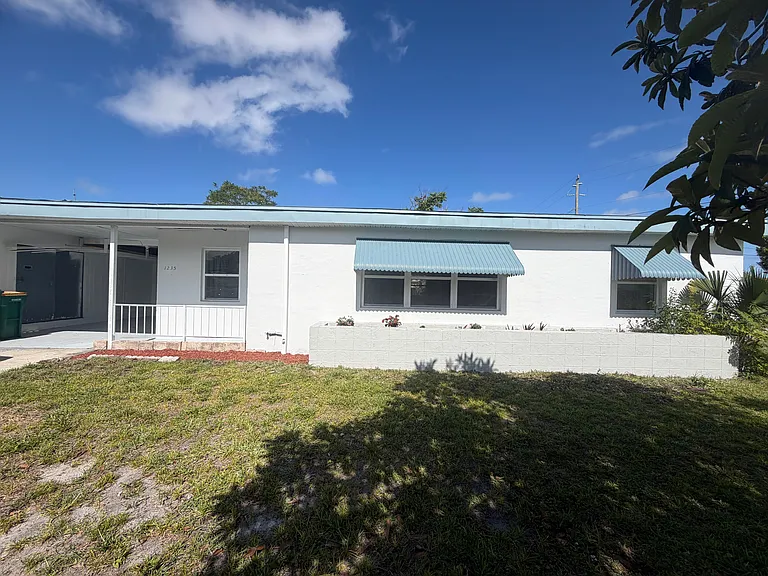 1235 Wilson St — Photo 2