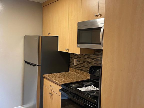 5th image of 7414 Herschel Ave #101