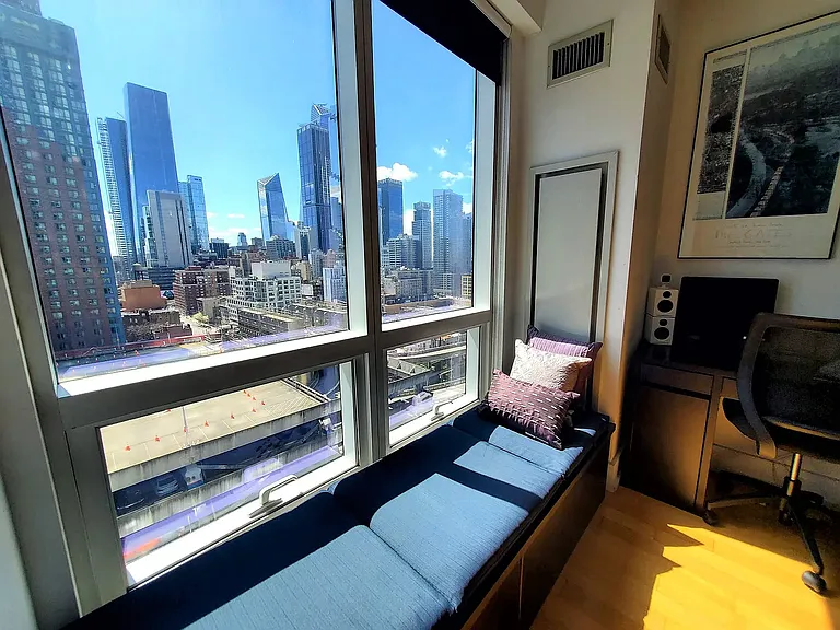 350 W 42nd St #17K — Photo 3