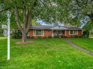 18625 Bungalow Dr, Lathrup Village, MI 48076