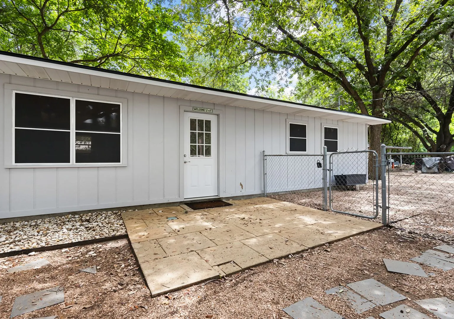 Charming 1-Bedroom 1 Bathroom Near Canyon Lake Dam-Move-In Ready — Photo 1