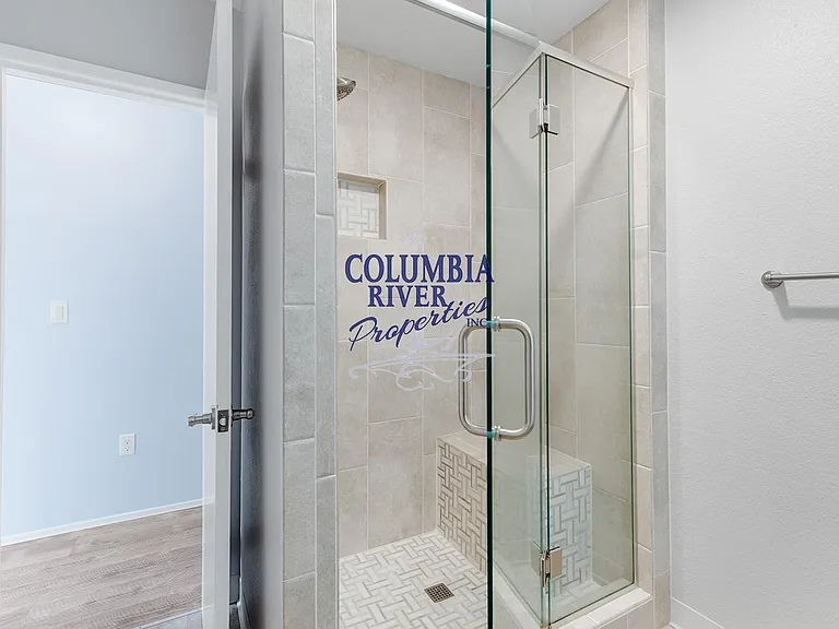 22213 NE 37th Ave — Photo 3