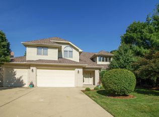 402 Crestwood Rd, Wood Dale, IL 60191