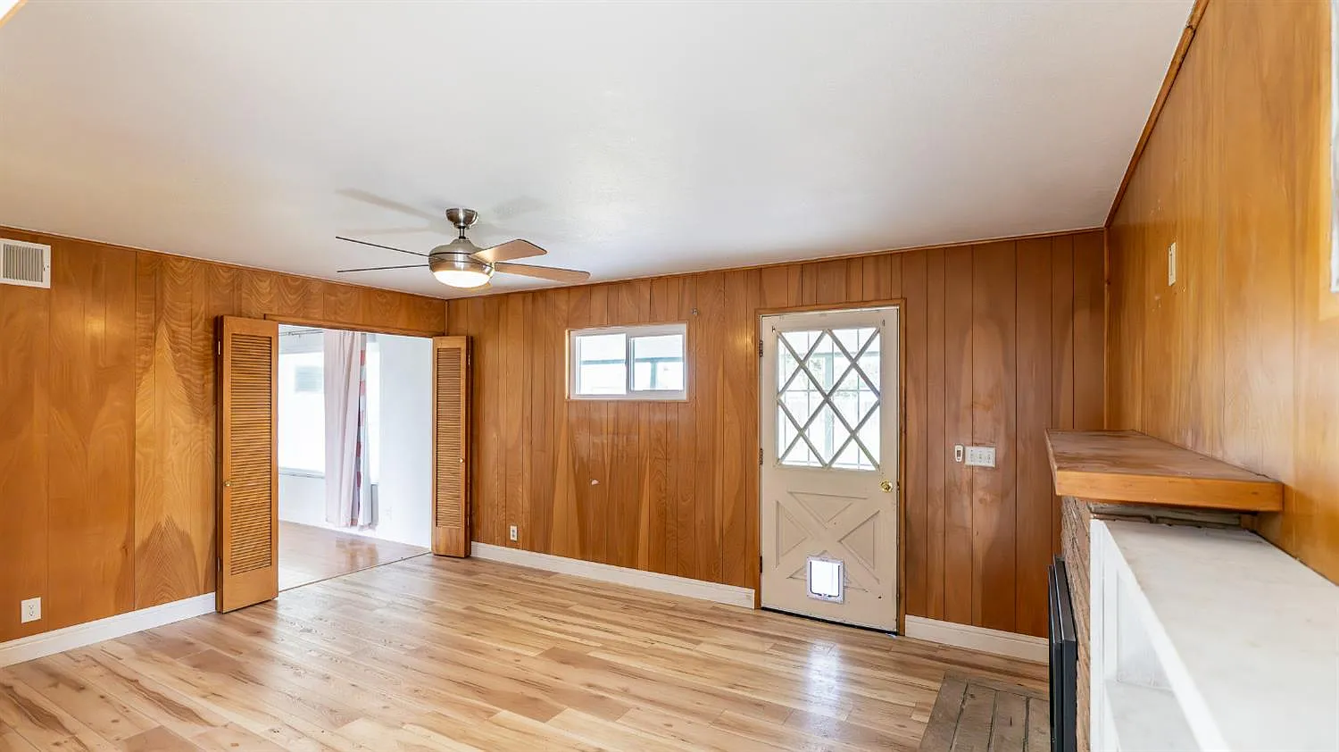 1908 5th St photo 1