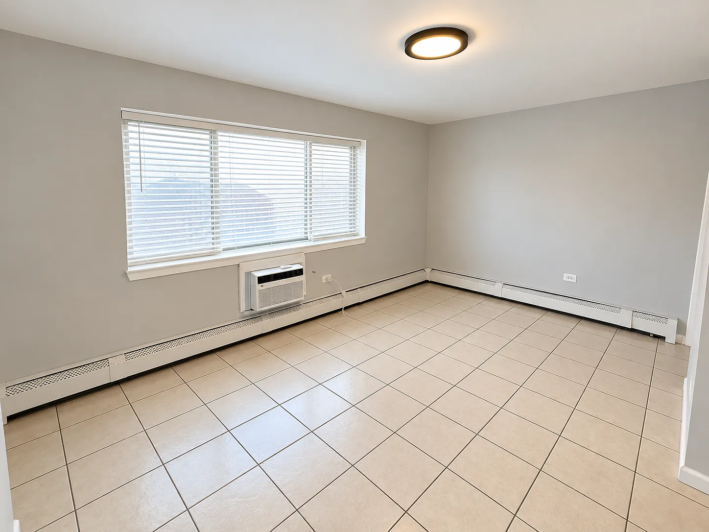 5657 W Fullerton Ave — Photo 4