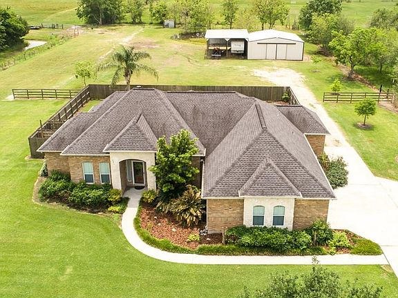 Gorgeous property has it all! Fenced pool, hot tub, patio for safety and privacy. Barn, 2 Stall carport for boats, RV etc.