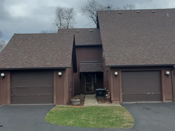 5041 Woodlake Dr #A, Loves Park, IL 61111