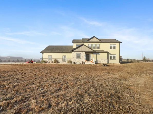 4917 Ridge Dr, Williston, ND 58801