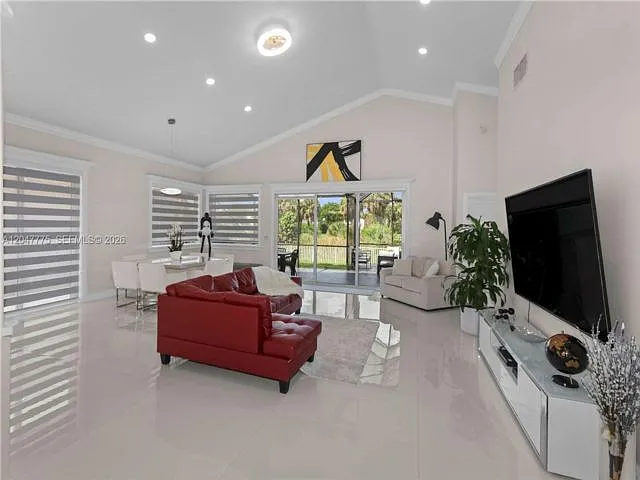 3 bed, 2.0 bath, $4,950 — Photo 2