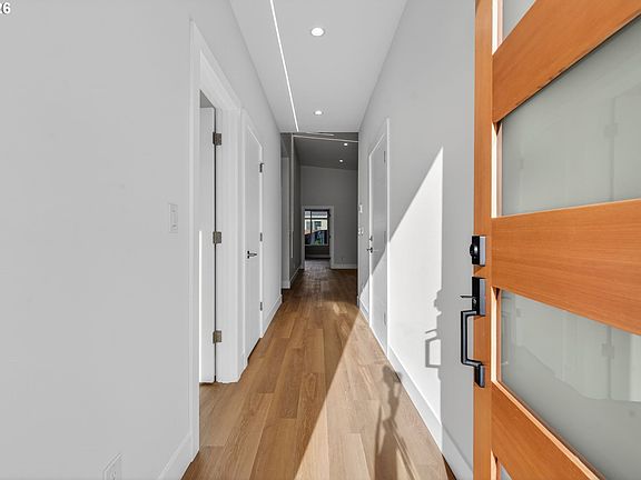 3rd image of 630 SE 35th St