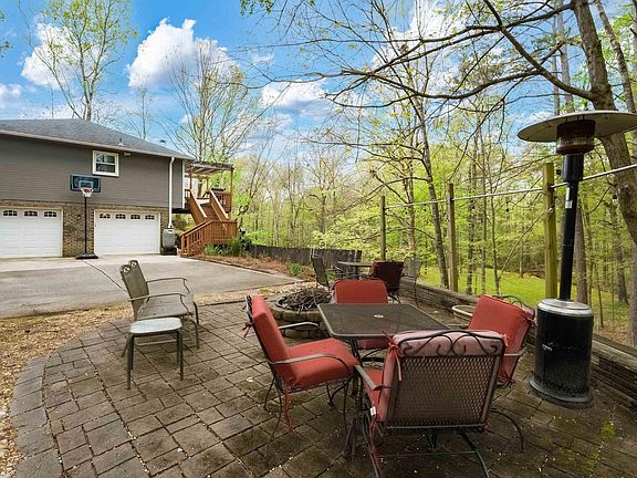 3rd image of 5004 Woodridge Ln