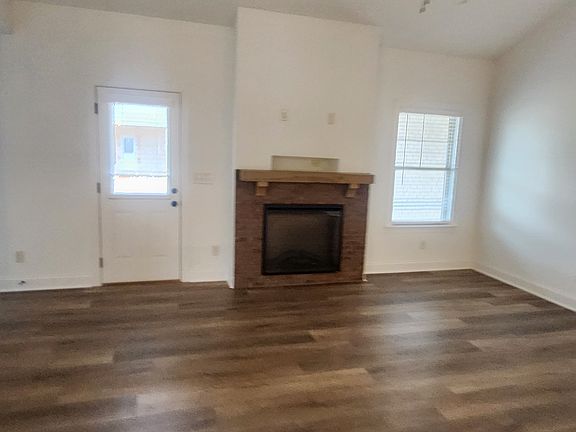 4th image of 172 Brownstone Dr
