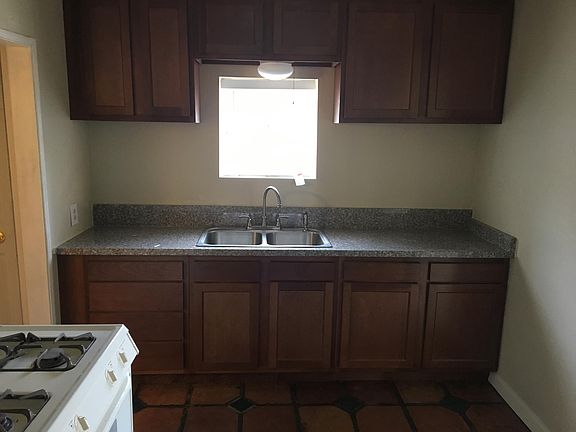 3rd image of 726 W Budmoore Ter #1