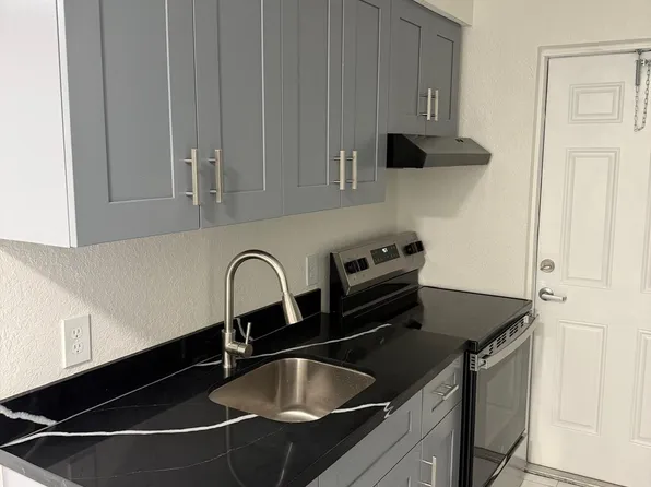 110 NW 7th Ave APT 18, Pompano Beach, FL 33060