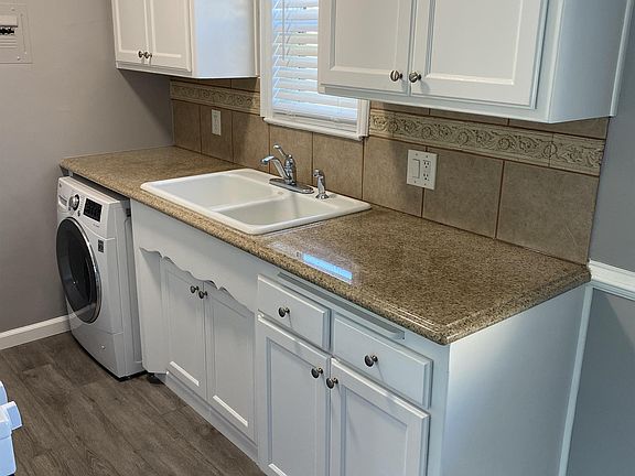 5th image of 231 Loma Ave APT 9