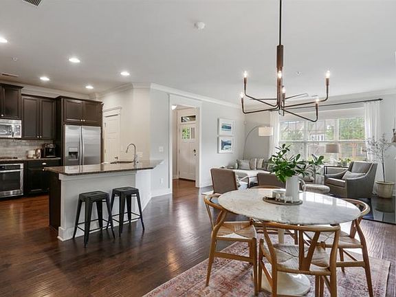 3rd image of 2669 Telfair Dr SE