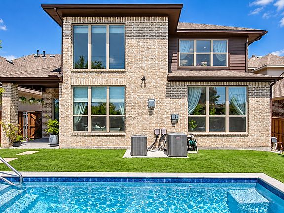 4th image of 8234 Vitex Ave