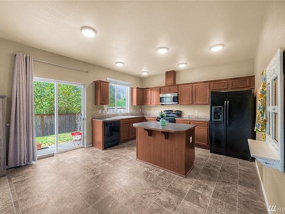5th image of 562 Beaver Blvd #A