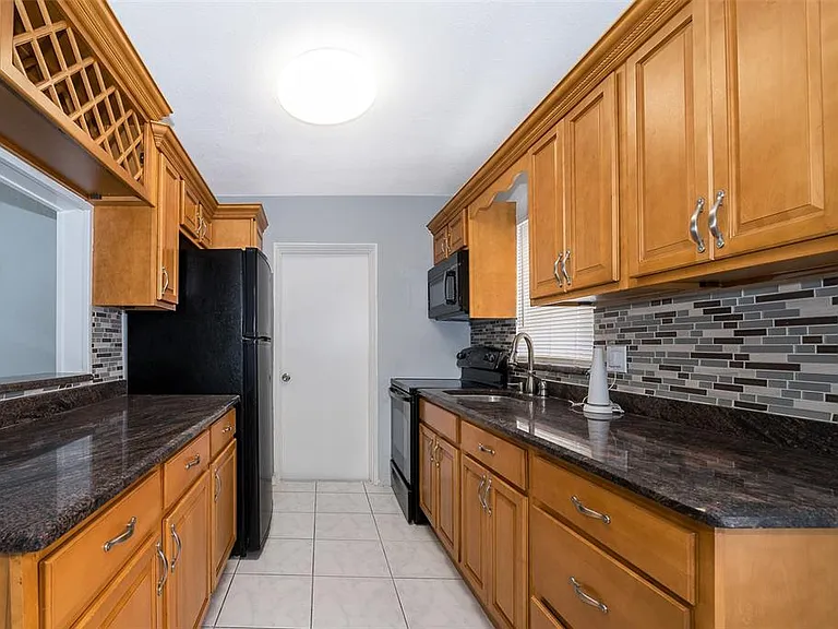 1213 Lawne Blvd — Photo 8