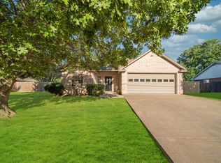 926 S Jefferson St, Pilot Point, TX 76258