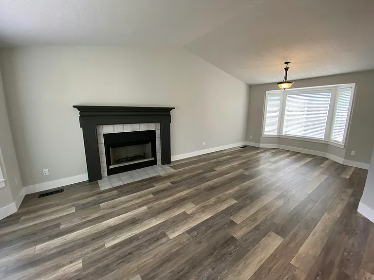 5835 NW Landing Dr — Photo 2