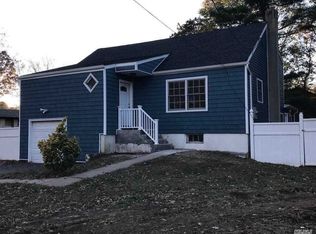 34 Monroe Ave, Brentwood, NY 11717