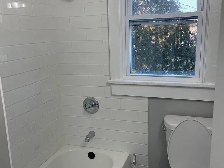 256 Buffalo Ave — Photo 4