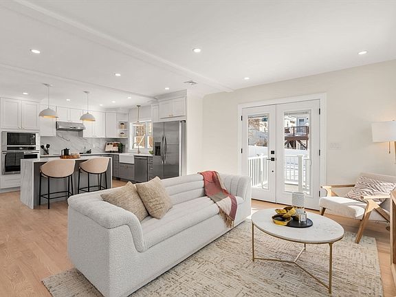 4th image of 22 Morton St #22