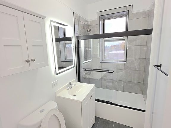 3rd image of 34 74th St APT E3