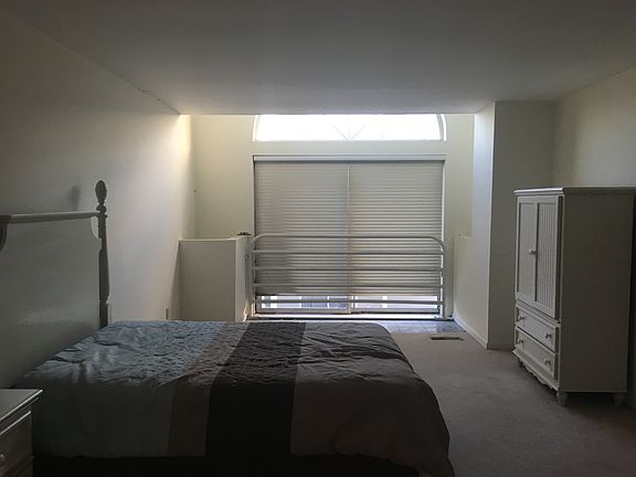 4th image of 65 Harbour Close Fl 2nd