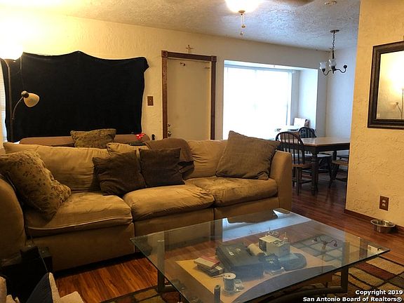 2nd image of 912 Hickory Hill Dr