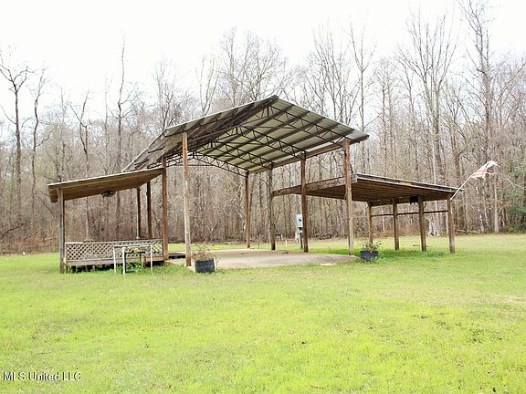 2nd image of 196 Cedar Creek Rd