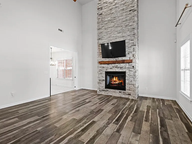 1514 NE Young Ave — Photo 6