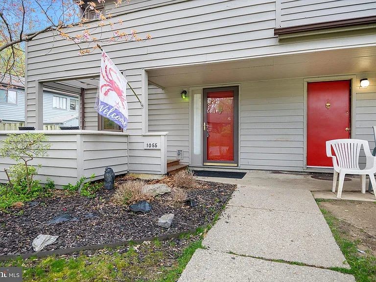 1055 Cedar Ridge Ct — Photo 1
