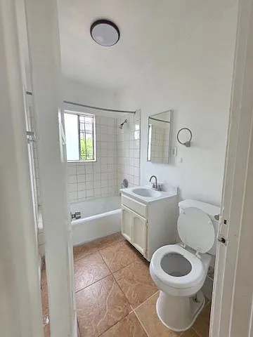624 W Magnolia St #A — Photo 10