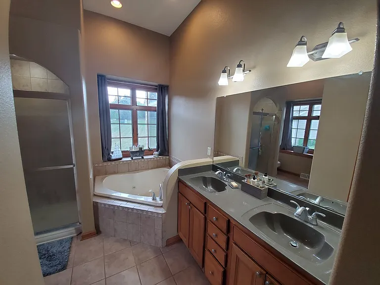 W150N7229 Paseo Ln — Photo 17