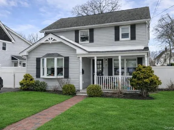 47 Smith Avenue, Islip, NY 11751