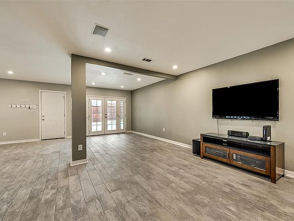 5th image of 4215 Country Brook Dr