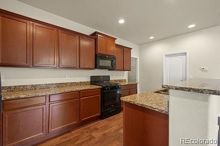 3rd image of 425 Vista Boulevard