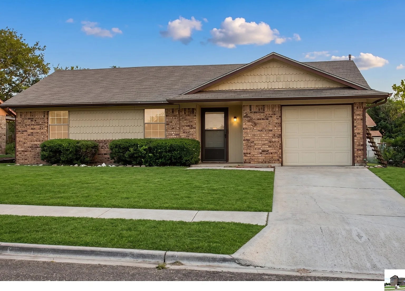 3 bed, 2.0 bath, 1173 sqft, $1,200 — Photo 1