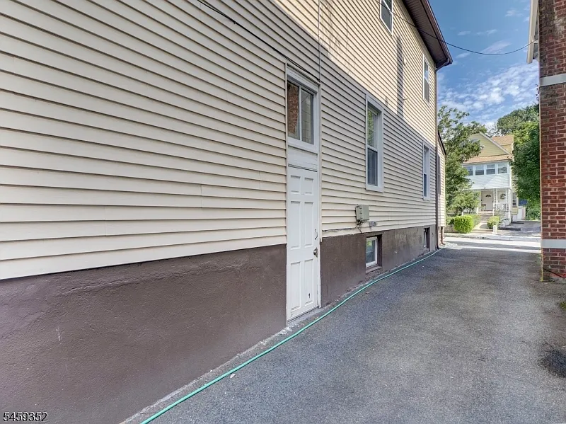 1 bed, 1.0 bath, $2,100 — Photo 3