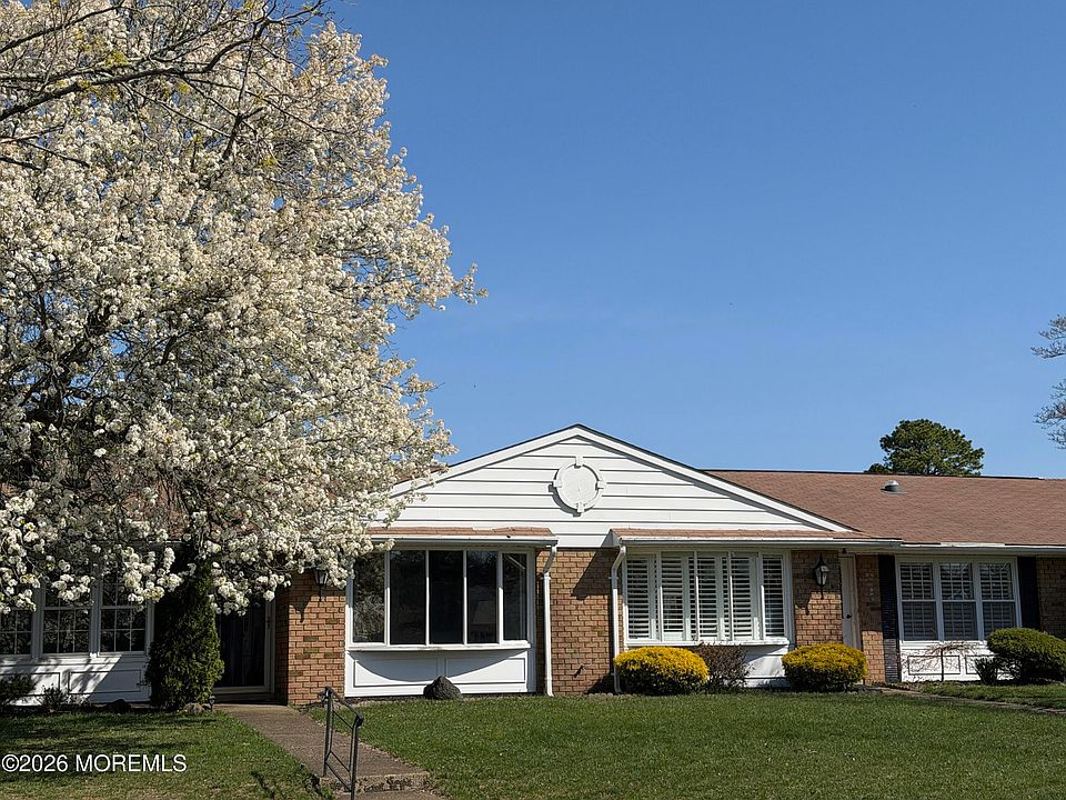 1st image of 116B Buckingham Dr #B