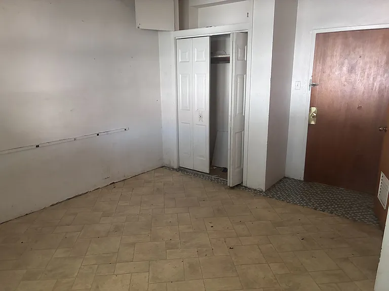 320 Hudson Ave #2 — Photo 6