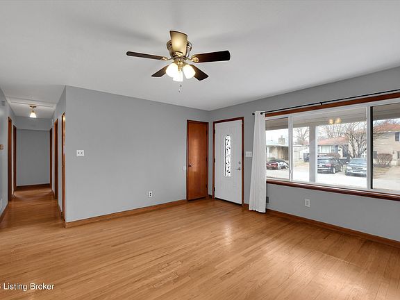 3rd image of 2322 Perth Dr