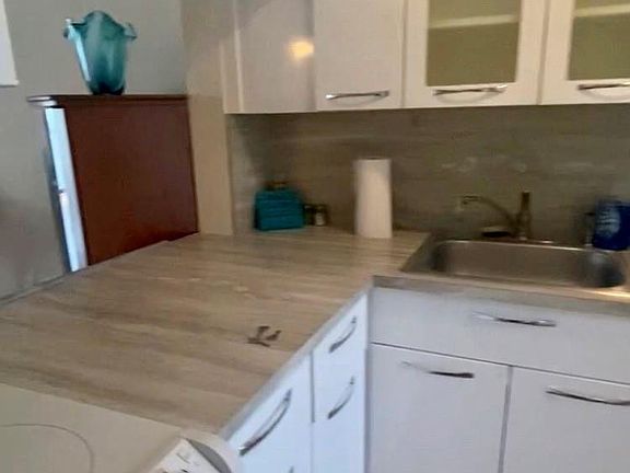 4th image of 2500 Diana Drive #209