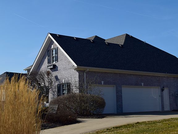 Side View /Garage Entry