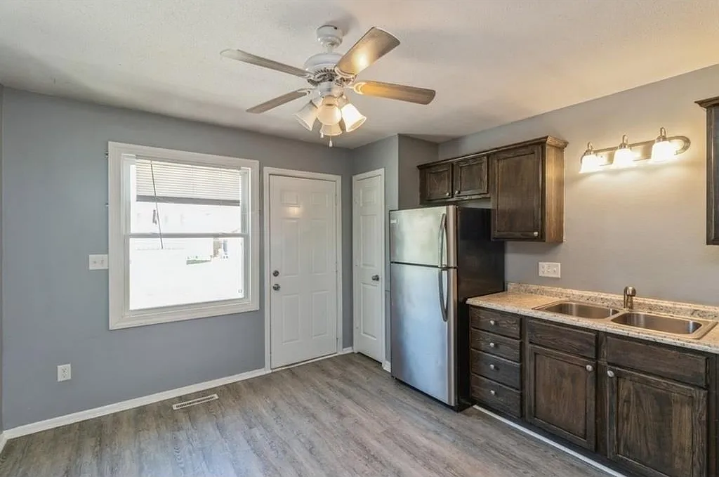 2 bed, 800 sqft, $1,225 — Photo 4