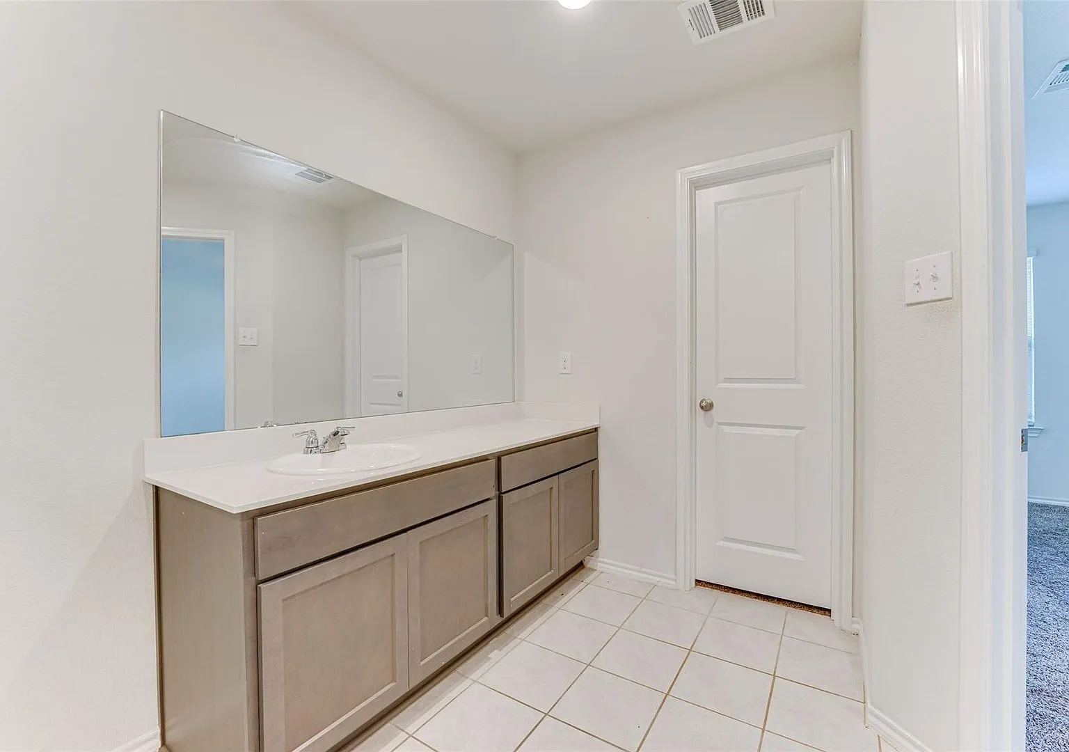 Charming 5-Bedroom Haven in Vibrant Josephine Community! — Photo 2