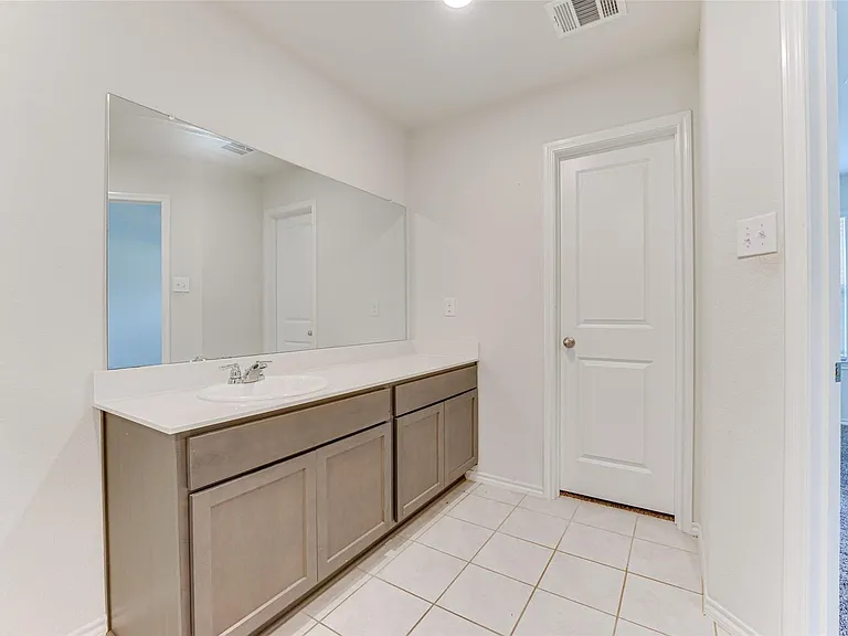 517 Milo Way — Photo 2